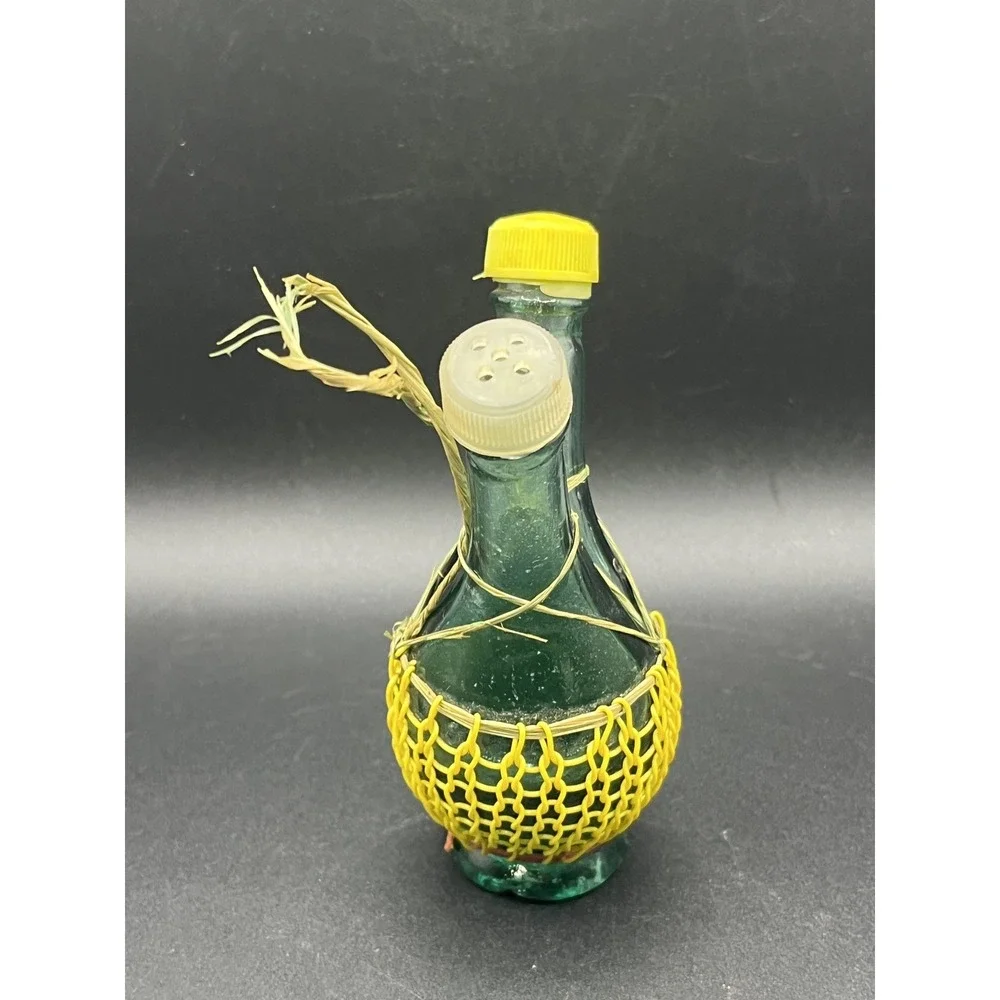 Vtg Mini Wine Bottle Jug Salt & Pepper Shaker Green‎ Glass Made in Italy 4.5